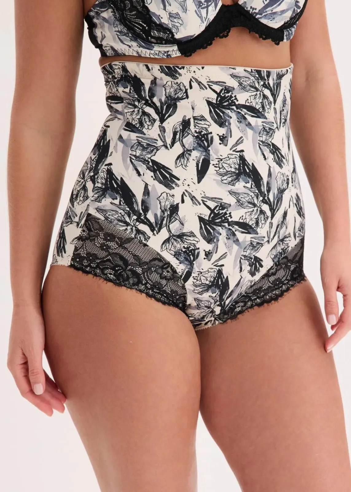 bonprix Wäsche·Shapewear|Wäsche·Höschen^Highwaist Medium Shape Slip mit Spitze schwarz/naturbeige geblümt