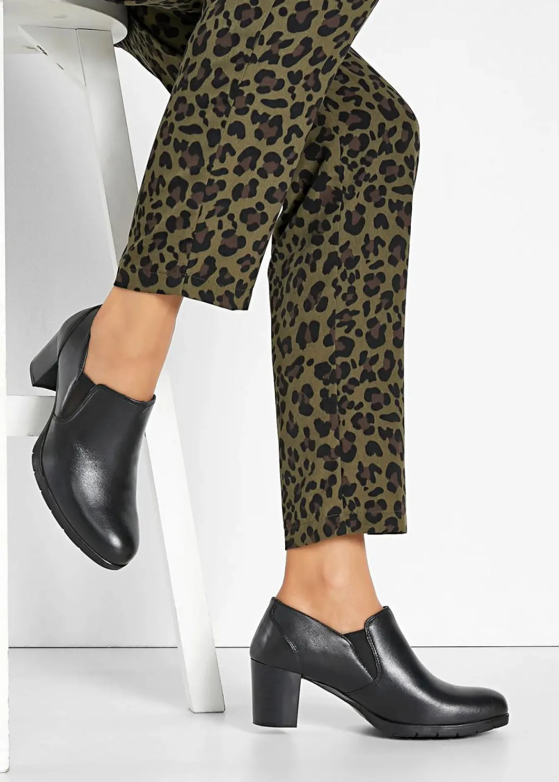 bonprix Pumps|Nachhaltigere Materialien^Hochfrontpumps aus Leder schwarz