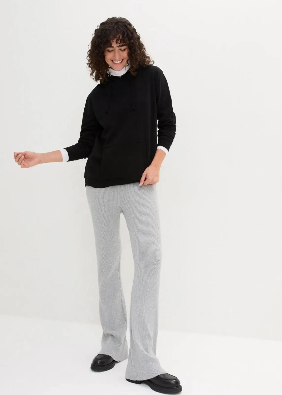 bonprix Sweat|Basics^Hoodie schwarz