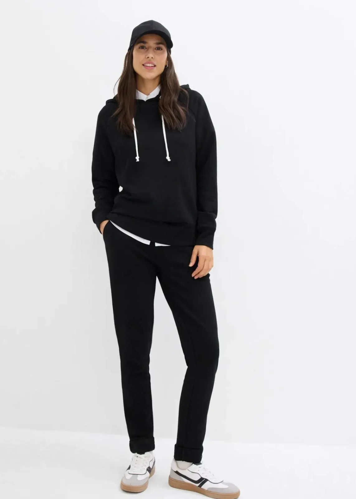 bonprix Bekleidung·Röcke|Bekleidung·Blusen & Tuniken^Hoodie mit Kapuze schwarz