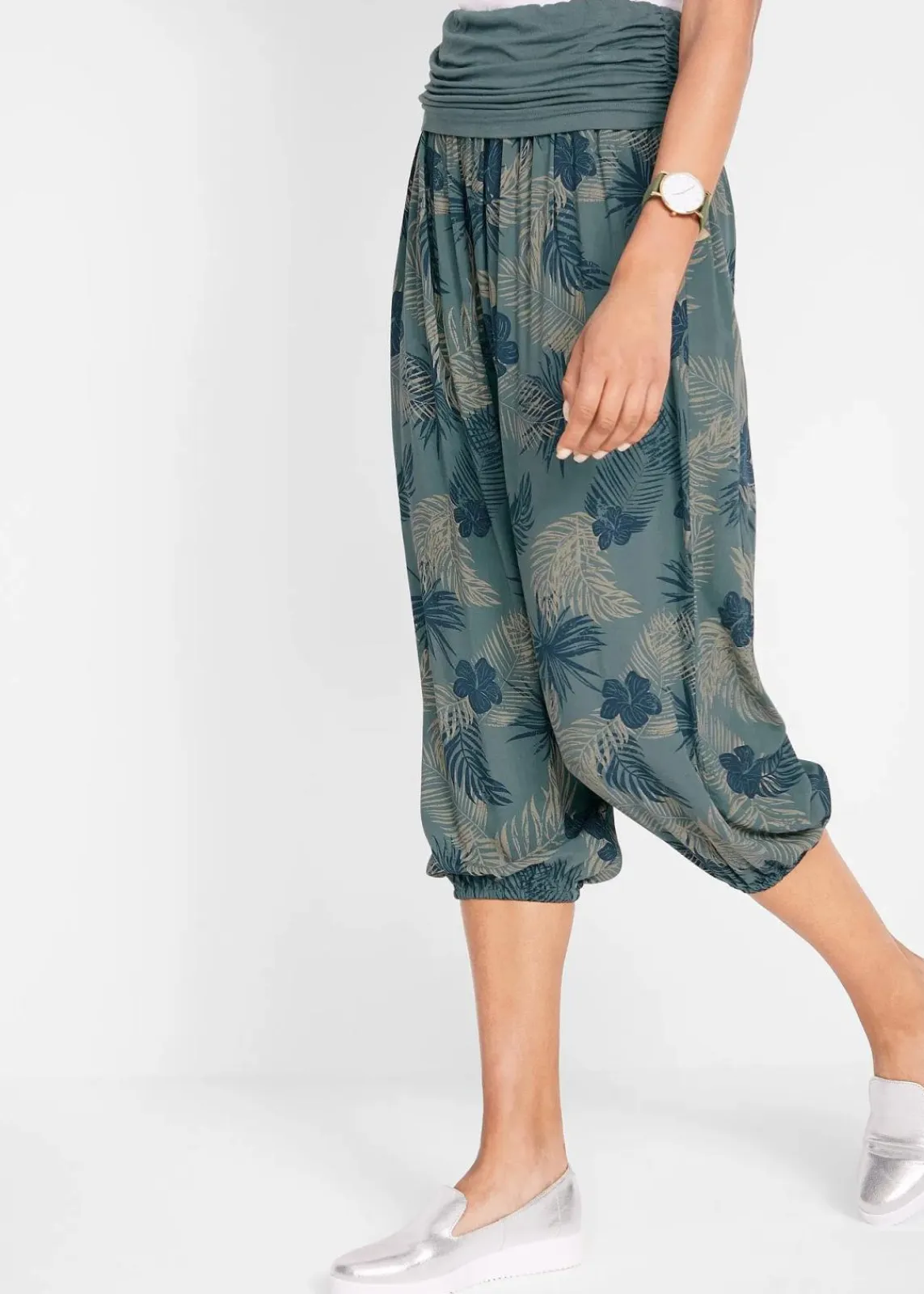 bonprix Bekleidung·Kleider|Hosen^3/4-Hose aus fließendem Viskose-Mix eukalyptusgrün floral