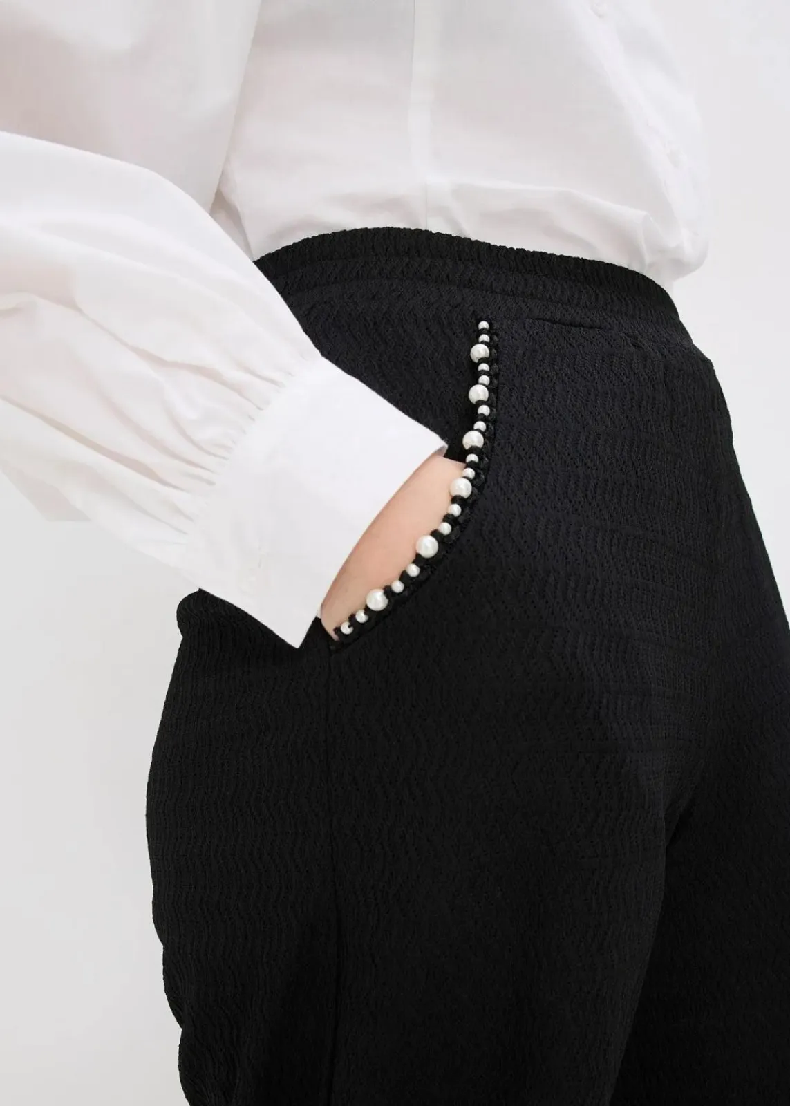 bonprix Bekleidung·Kleider|Hosen^Hose mit Perlen Applikation aus strukturiertem Jersey schwarz