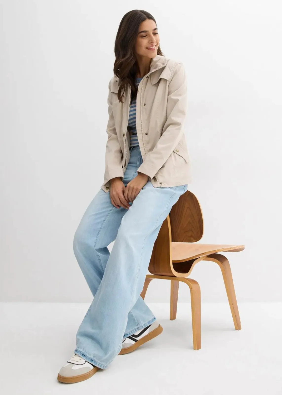 bonprix Jacken & Mäntel|Bekleidung·Hosen^Jacke mit Stehkragen steingrau