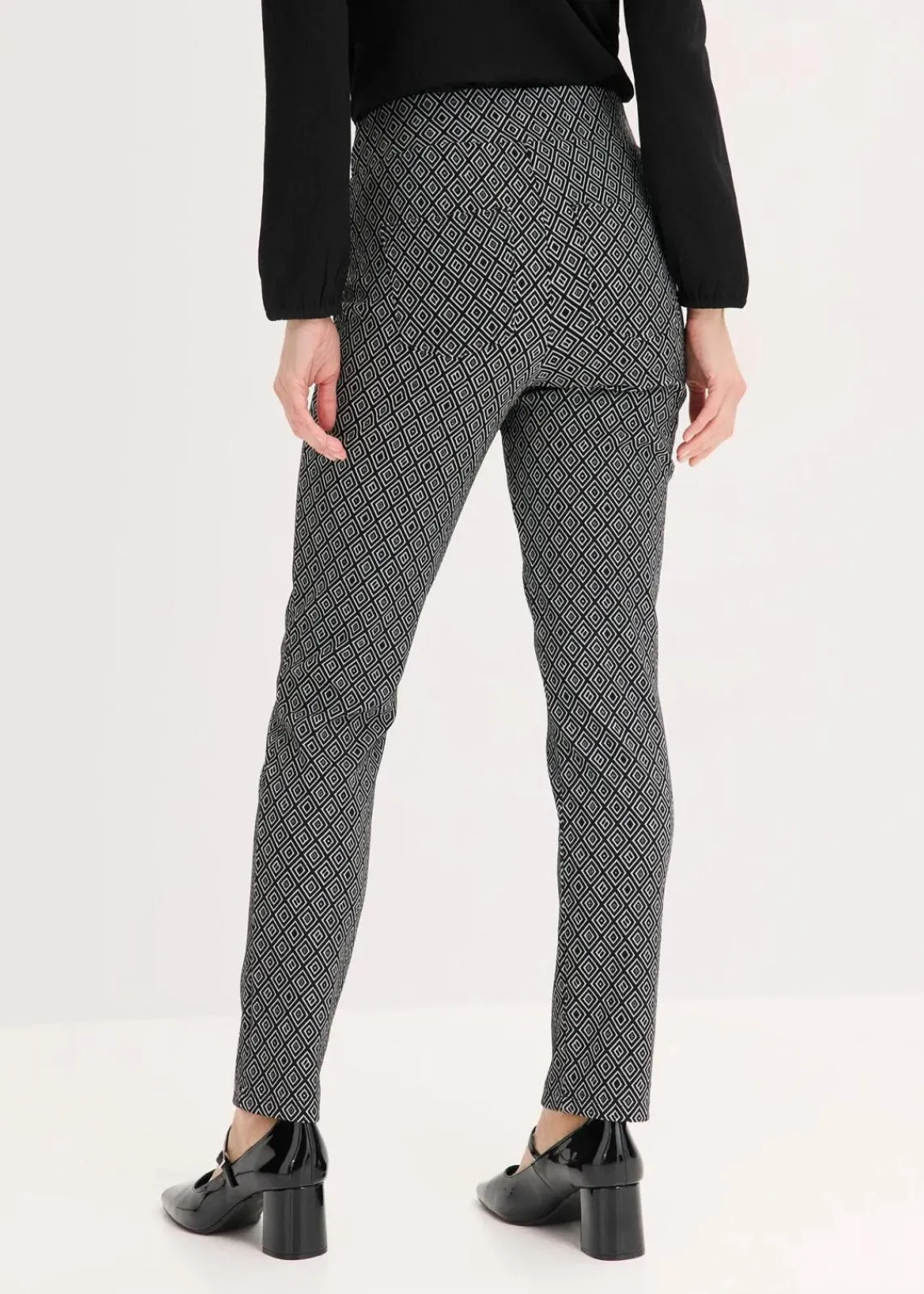 bonprix Bekleidung·Kleider|Hosen^Jacquard Schlupfhose mit Schließendetail schwarz/wollweiß graphisch