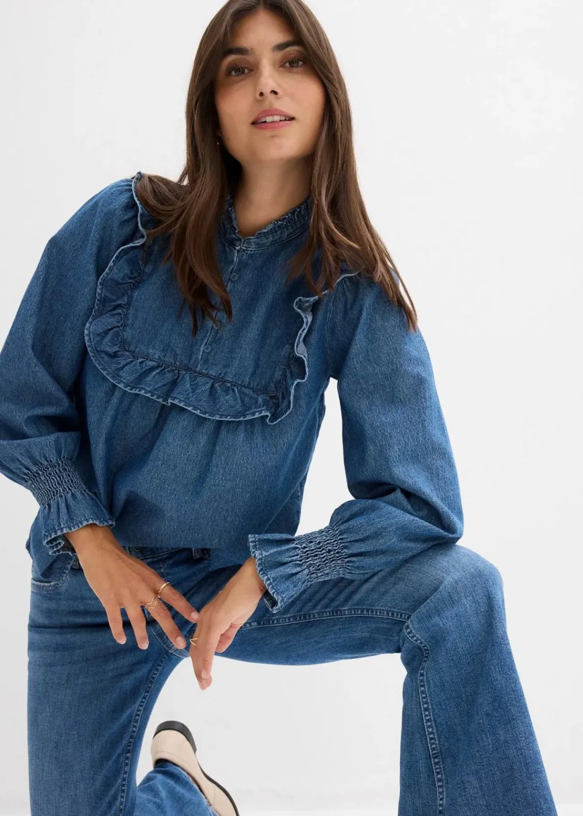 bonprix Bekleidung·Jacken & Mäntel|Blusen & Tuniken^Jeansbluse mit Rüschen blau denim used