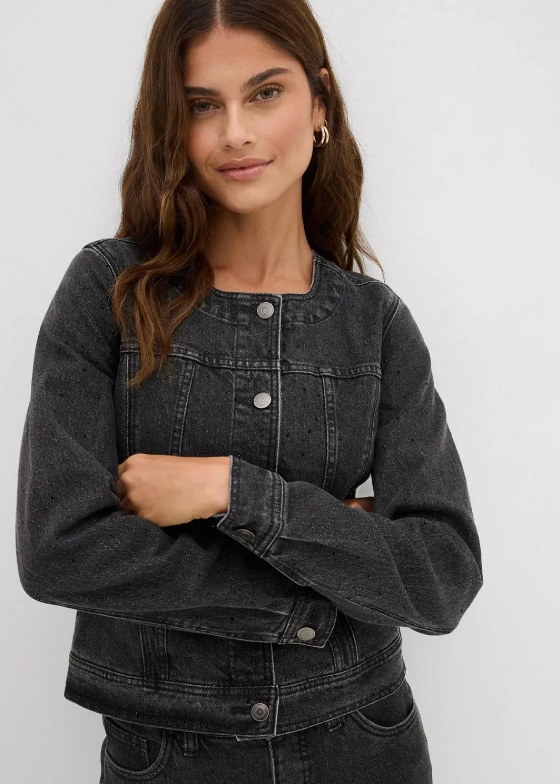 bonprix Bekleidung·Hosen|Jacken & Mäntel^Jeansjacke mit Strass dunkelgrau denim