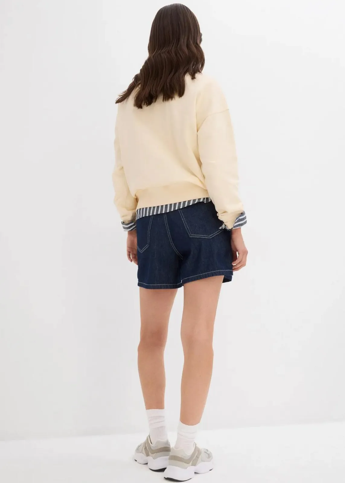 bonprix Bekleidung·Outdoorbekleidung|Bekleidung·Shirts & Tops^Jeans-Shorts High Waist, Low Stretch tiefblau denim ungewaschen