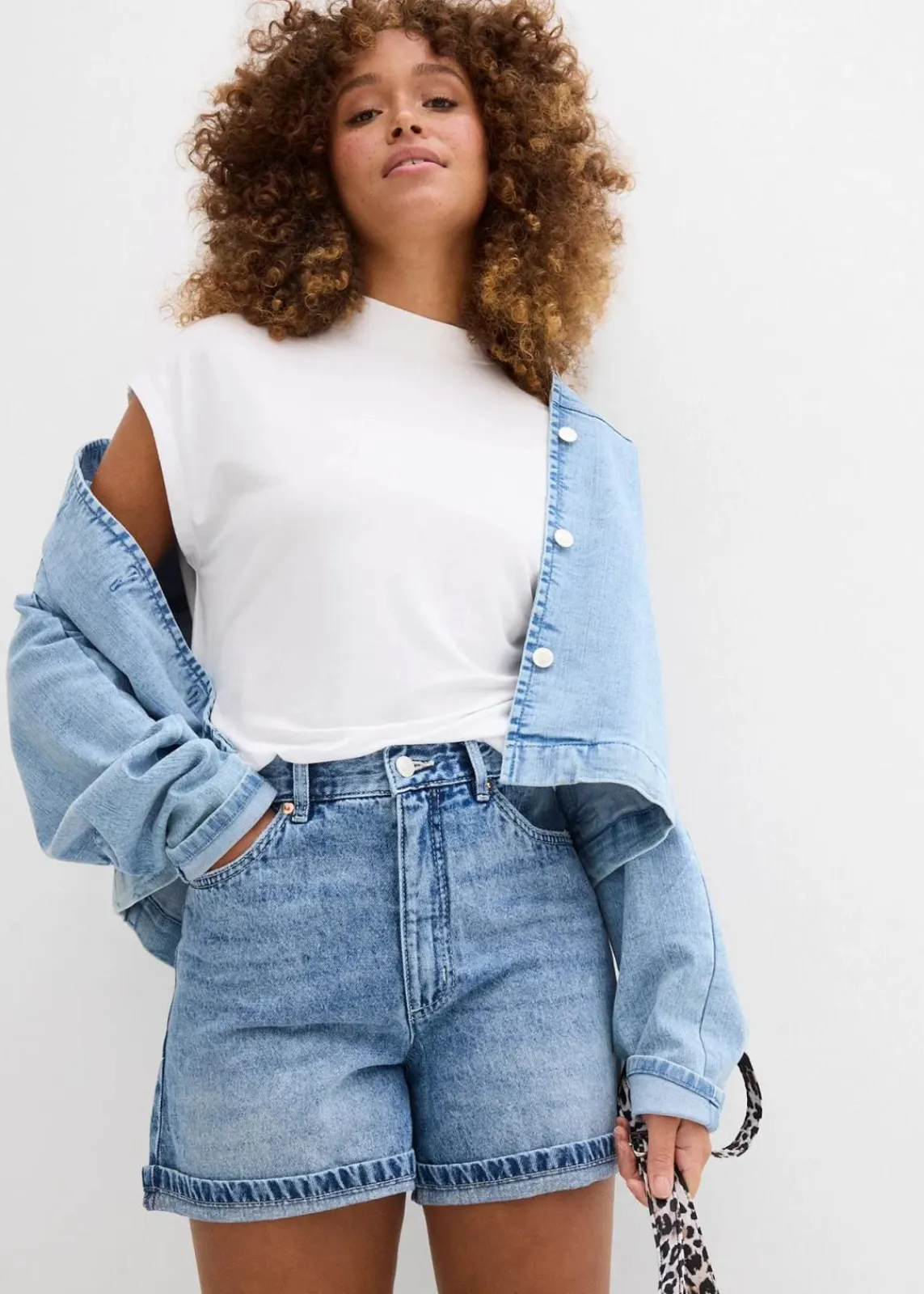 bonprix Bekleidung·Outdoorbekleidung|Bekleidung·Shirts & Tops^Jeans-Shorts High Waist, Low Stretch blau denim used