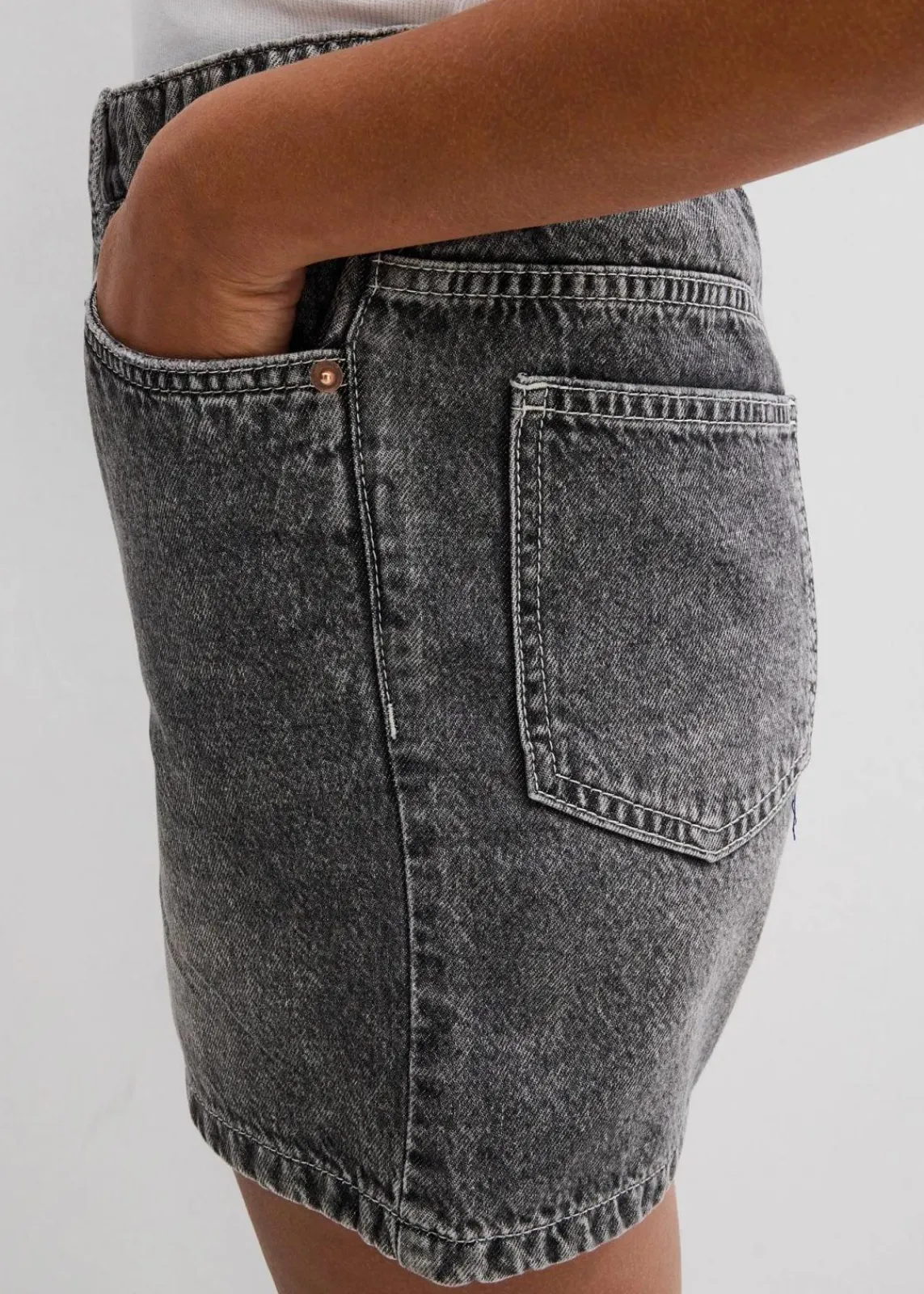 bonprix Jeans|Shorts^Jeans-Shorts High Waist, Low Stretch schwarz denim used