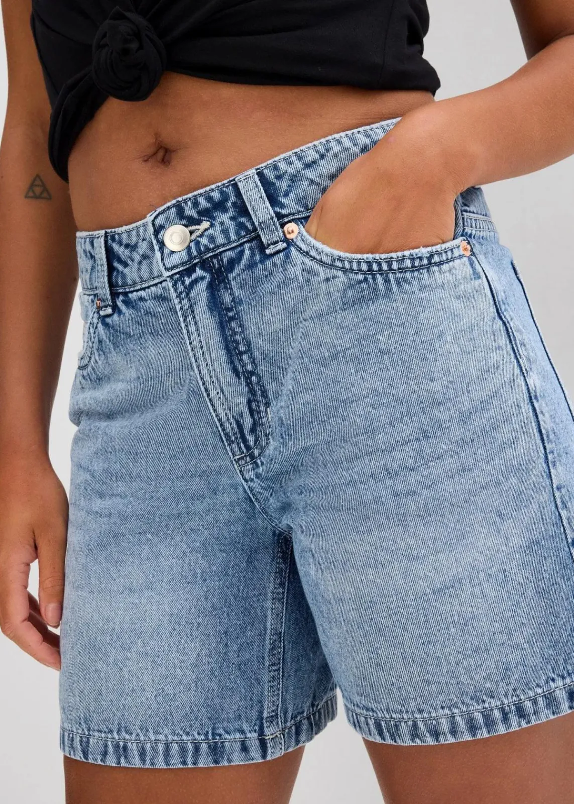 bonprix Jeans|Shorts^Jeans-Shorts Mid Waist blau denim used