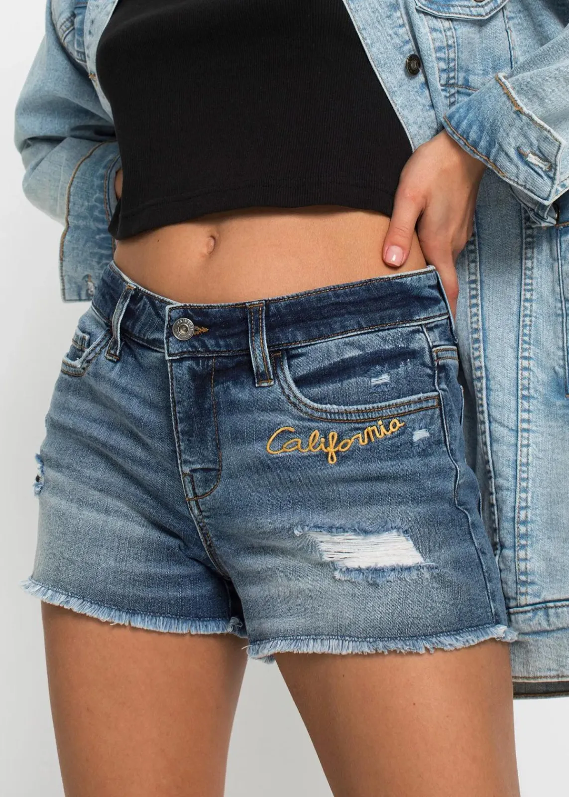 bonprix Shorts|Jeans^Jeansshorts Mid Waist mit Stickerei blau denim