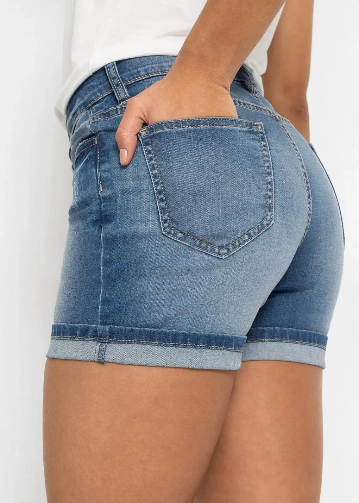 bonprix Bekleidung·Outdoorbekleidung|Bekleidung·Shirts & Tops^Jeansshorts Mid Waist mit Verzierung blau denim