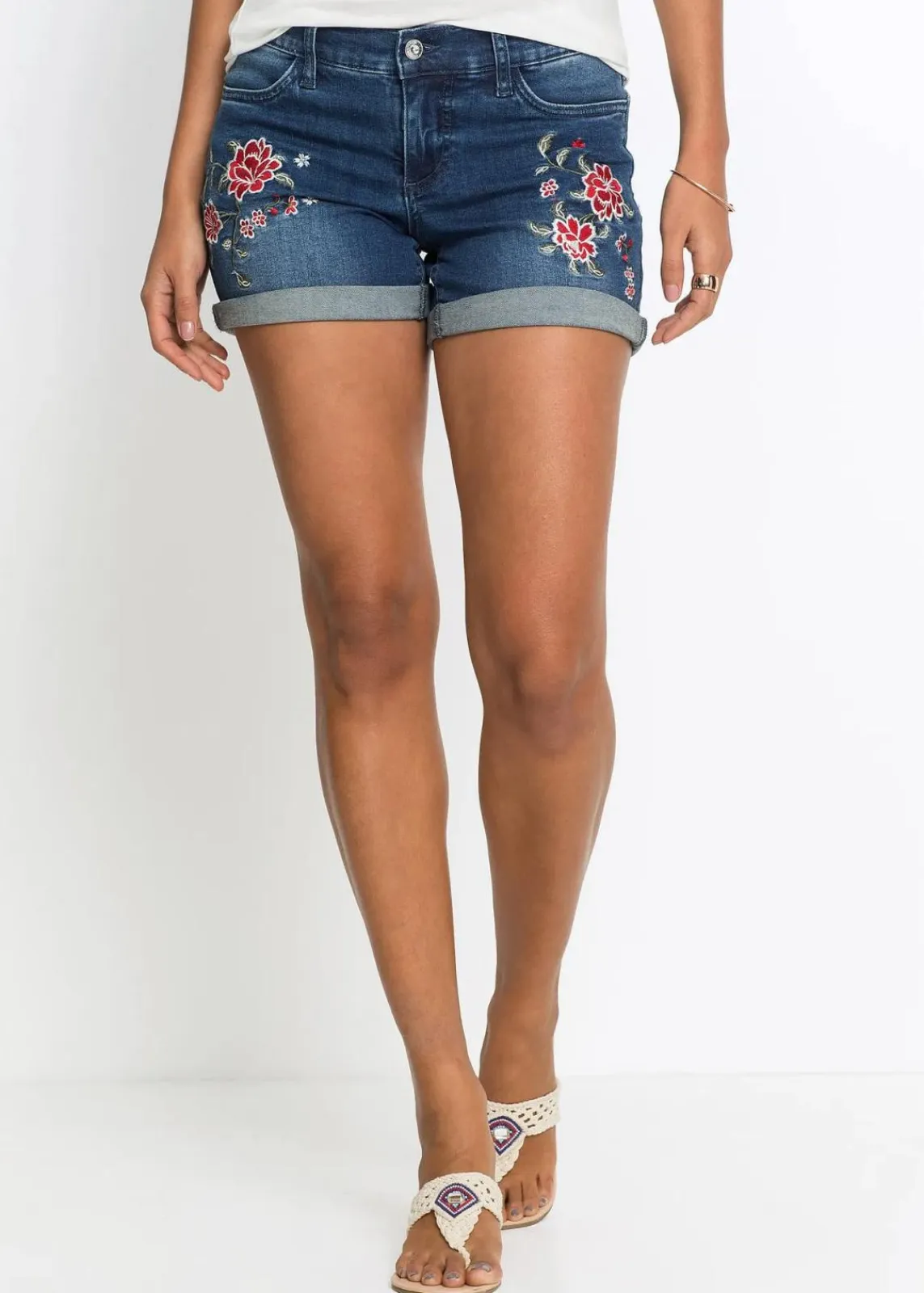 bonprix Bekleidung·Outdoorbekleidung|Bekleidung·Shirts & Tops^Jeans-Shorts Mid Waist, Stickerei blau geblümt