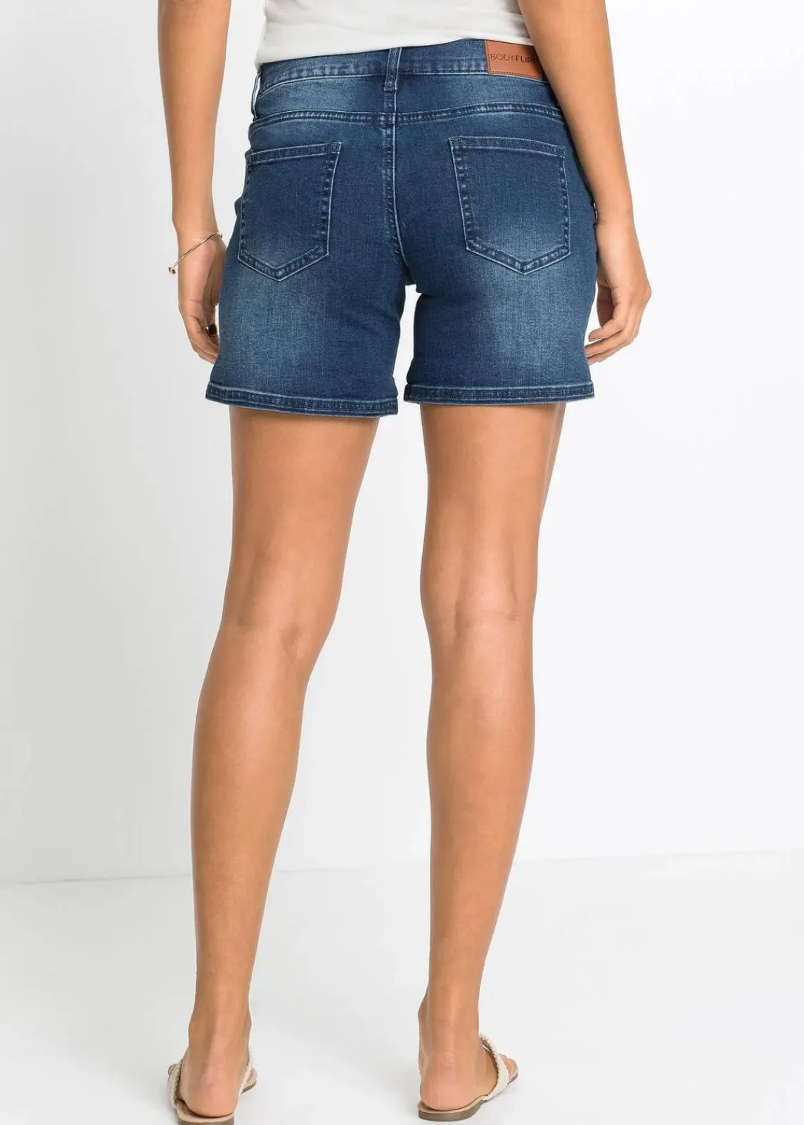 bonprix Bekleidung·Outdoorbekleidung|Bekleidung·Shirts & Tops^Jeans-Shorts Mid Waist, Stickerei blau geblümt