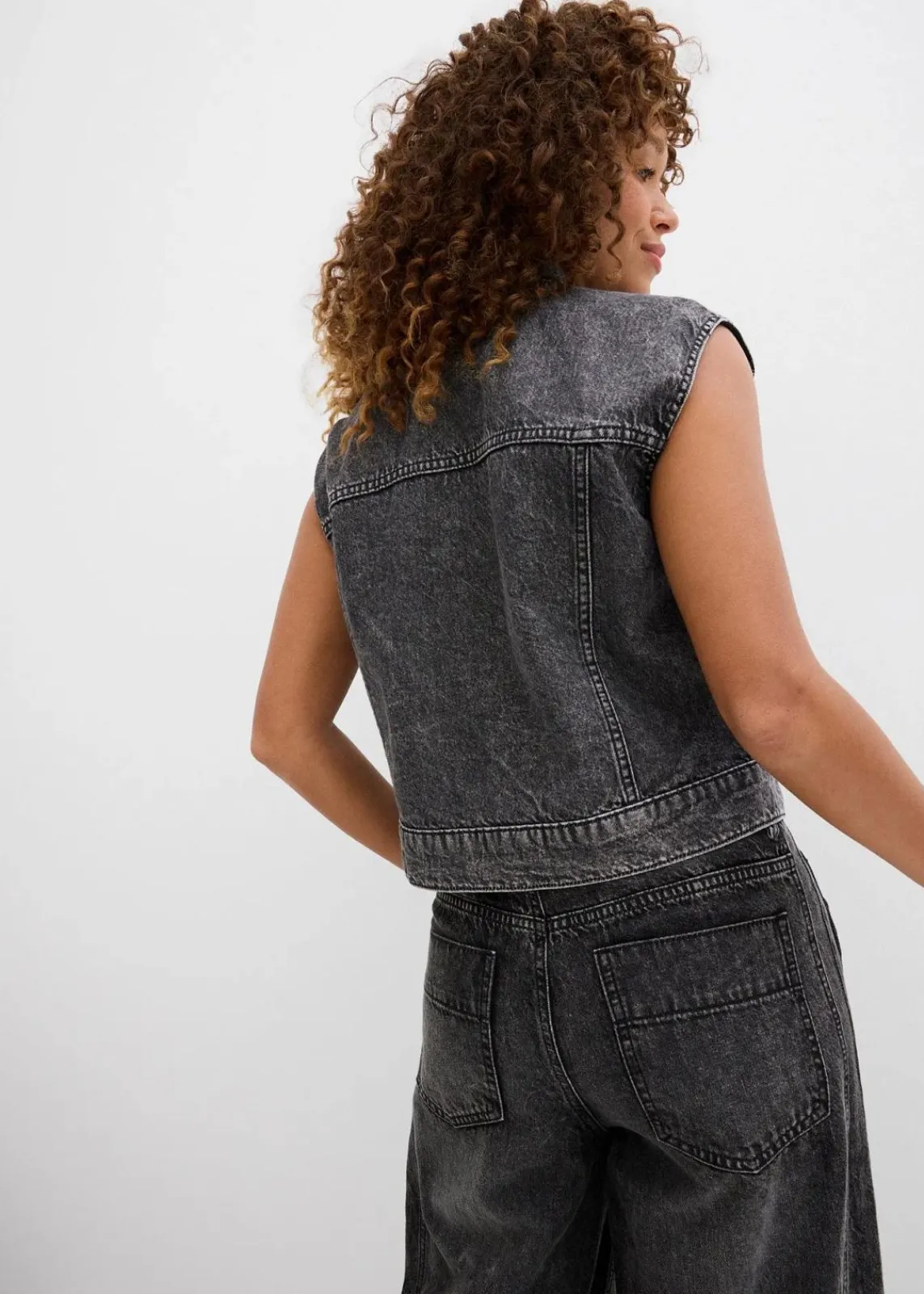 bonprix Jacken & Mäntel|Bekleidung·Hosen^Jeansweste aus Baumwolle dunkelgrau denim used