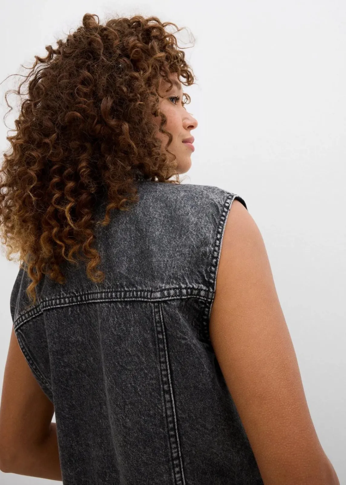 bonprix Jacken & Mäntel|Bekleidung·Hosen^Jeansweste aus Baumwolle dunkelgrau denim used