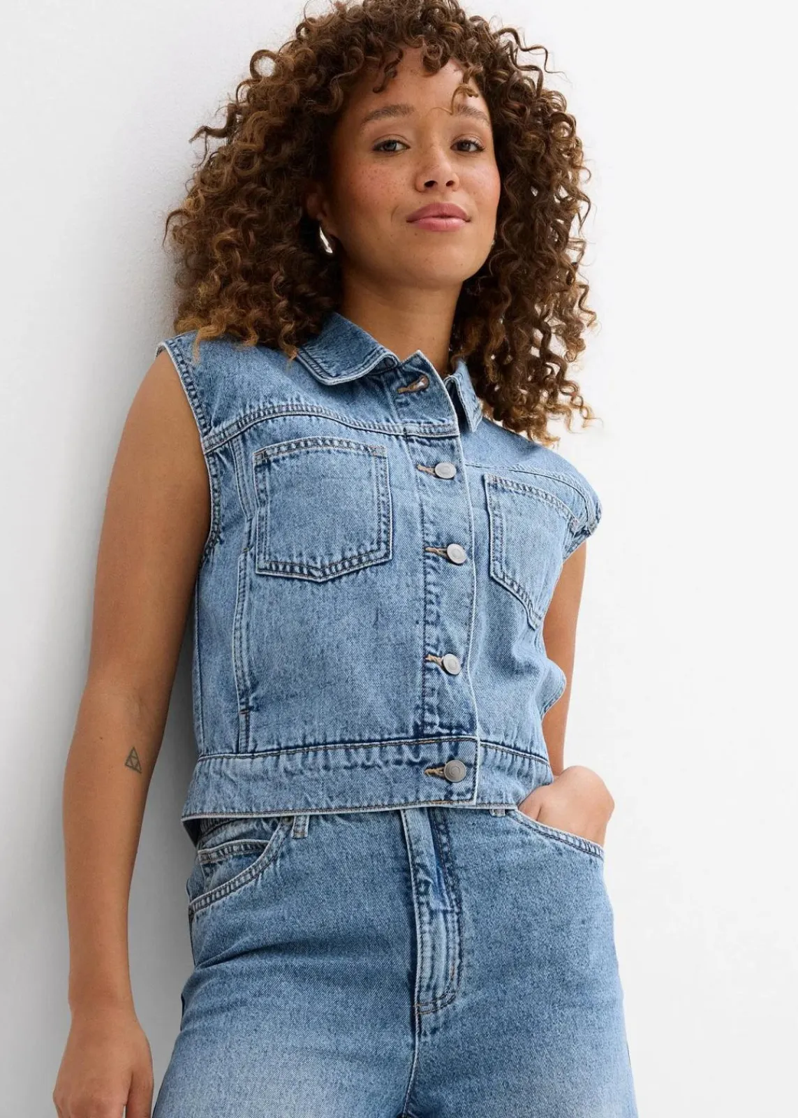 bonprix Bekleidung·Hosen|Jacken & Mäntel^Jeansweste aus Baumwolle hellblau denim used