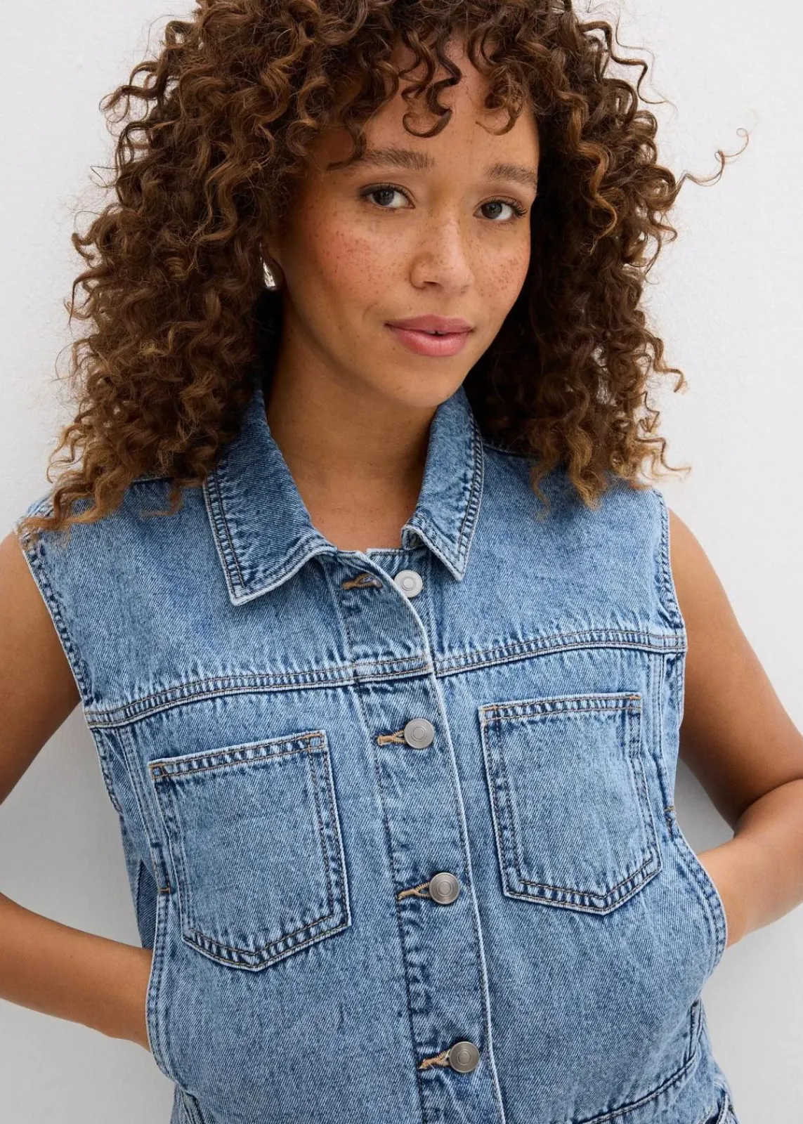 bonprix Bekleidung·Hosen|Jacken & Mäntel^Jeansweste aus Baumwolle hellblau denim used