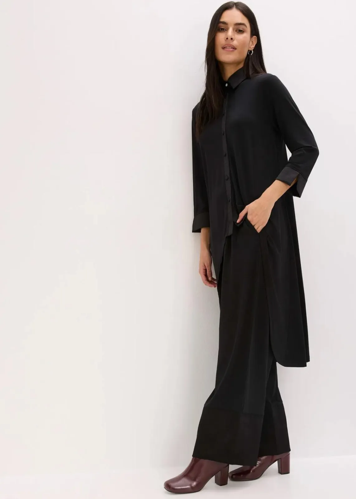 bonprix Bekleidung·Jacken & Mäntel|Blusen & Tuniken^Jersey Bluse mit Satinbesätzen schwarz