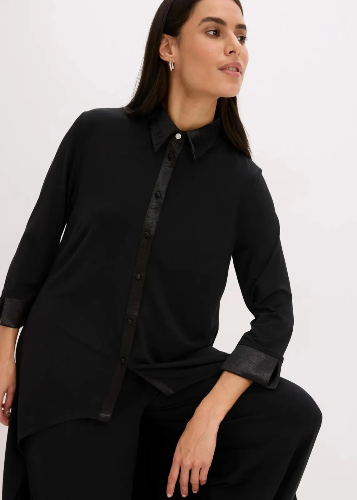 bonprix Bekleidung·Jacken & Mäntel|Blusen & Tuniken^Jersey Bluse mit Satinbesätzen schwarz