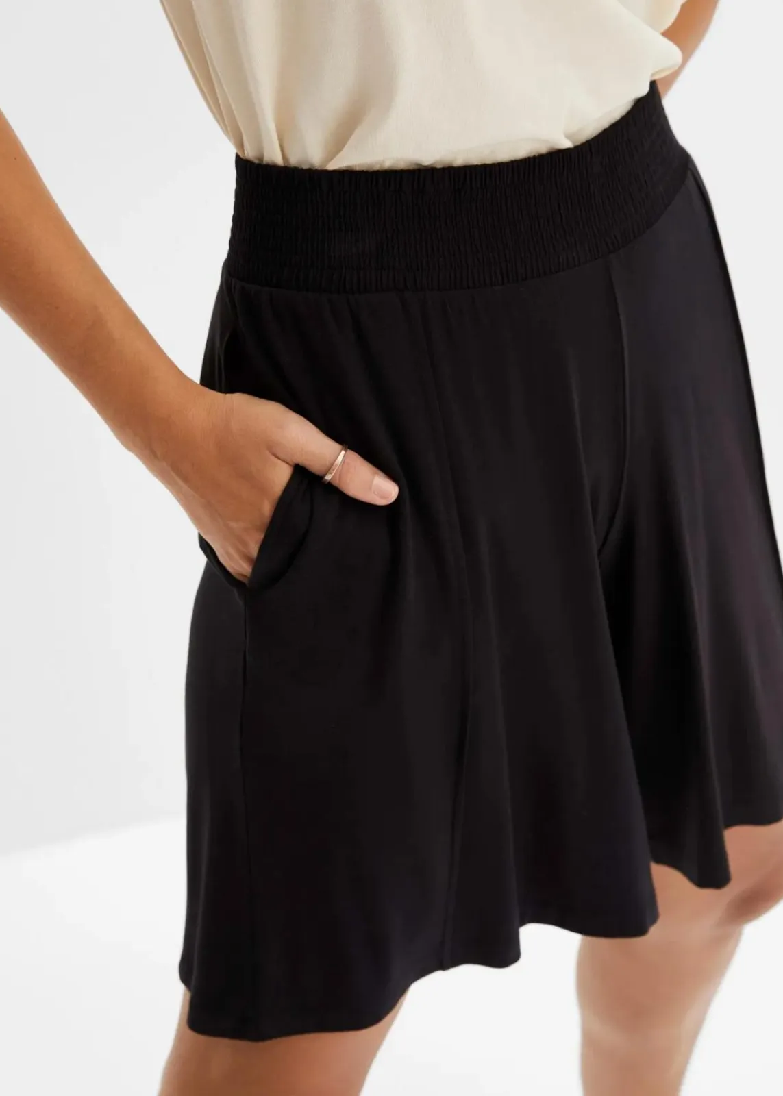 bonprix Nachhaltigere Materialien|Hosen^Jersey-Bermuda mit Bequembund schwarz