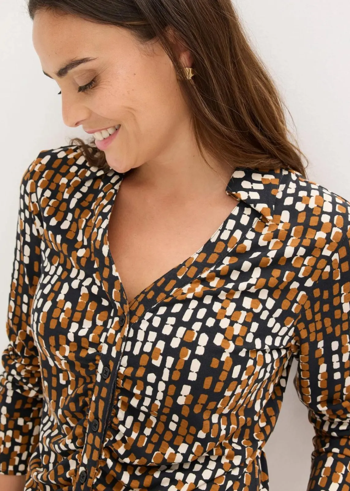 bonprix Bekleidung·Jacken & Mäntel|Blusen & Tuniken^Jersey-Bluse mit Viskose schwarz/bronze/kieselbeige paisley