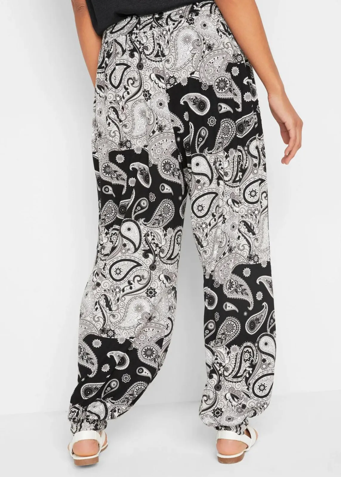 bonprix Bekleidung·Kleider|Hosen^Jersey-Haremshose aus fließendem Viskose-Mix schwarz paisley
