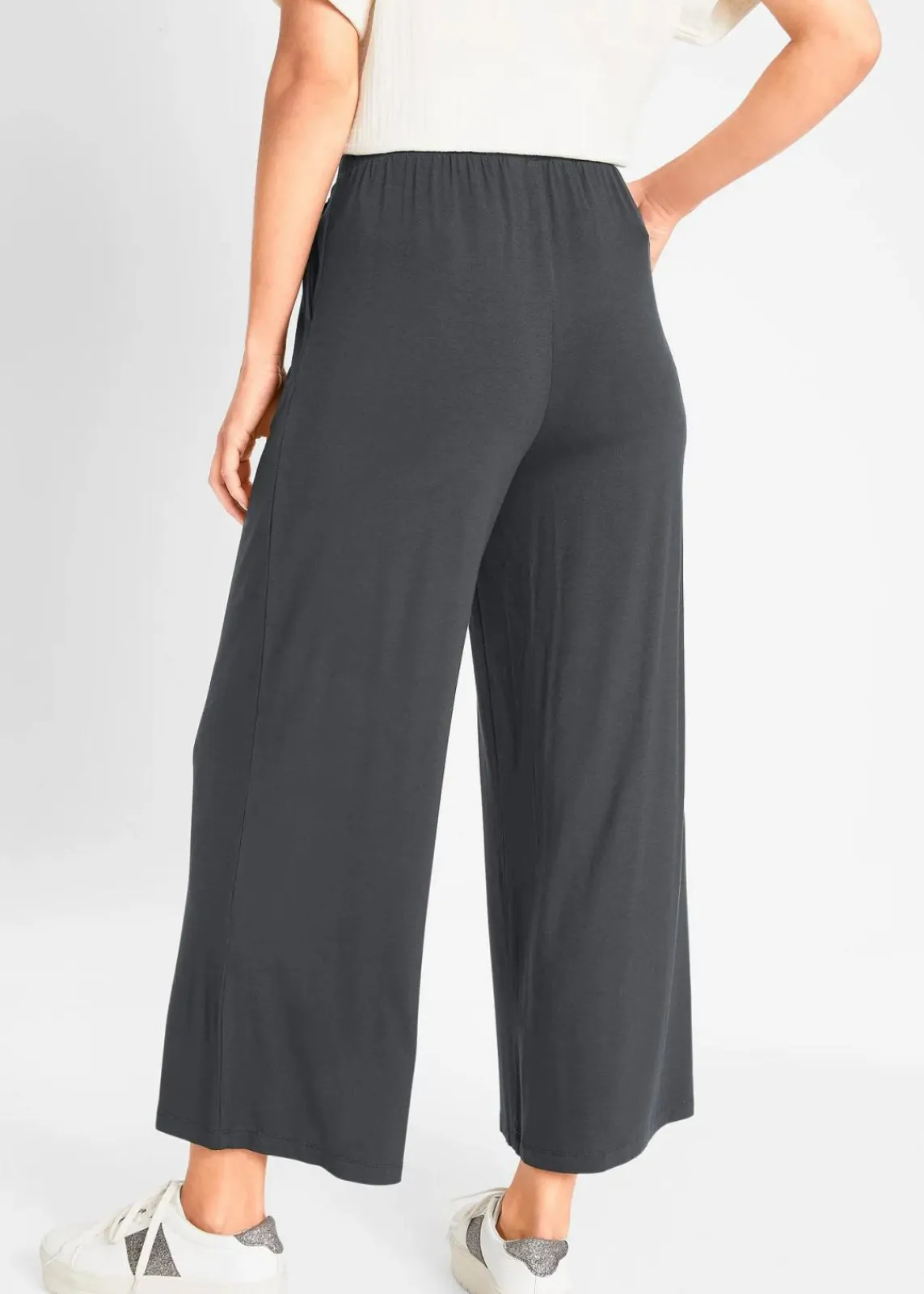 bonprix Hosen|Nachhaltigere Materialien^Jersey-Hose aus fließendem Viskose-Mix, 7-8-Länge schwarz