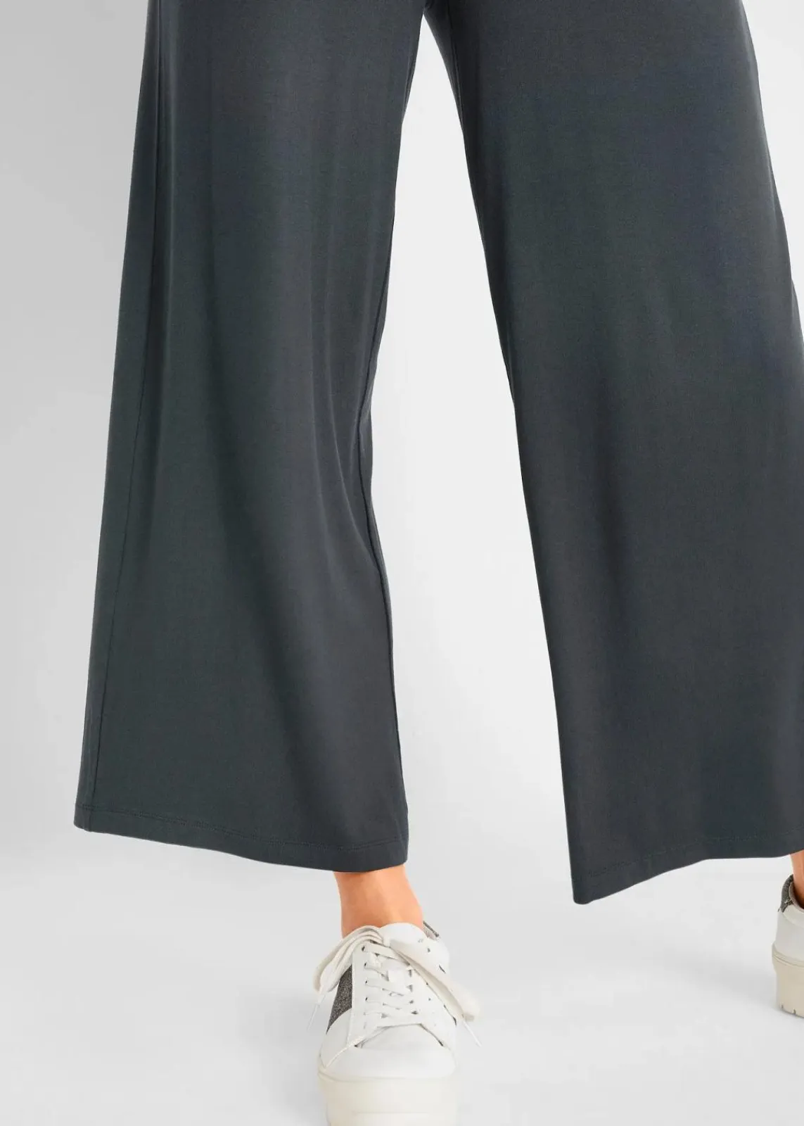 bonprix Hosen|Nachhaltigere Materialien^Jersey-Hose aus fließendem Viskose-Mix, 7-8-Länge schwarz