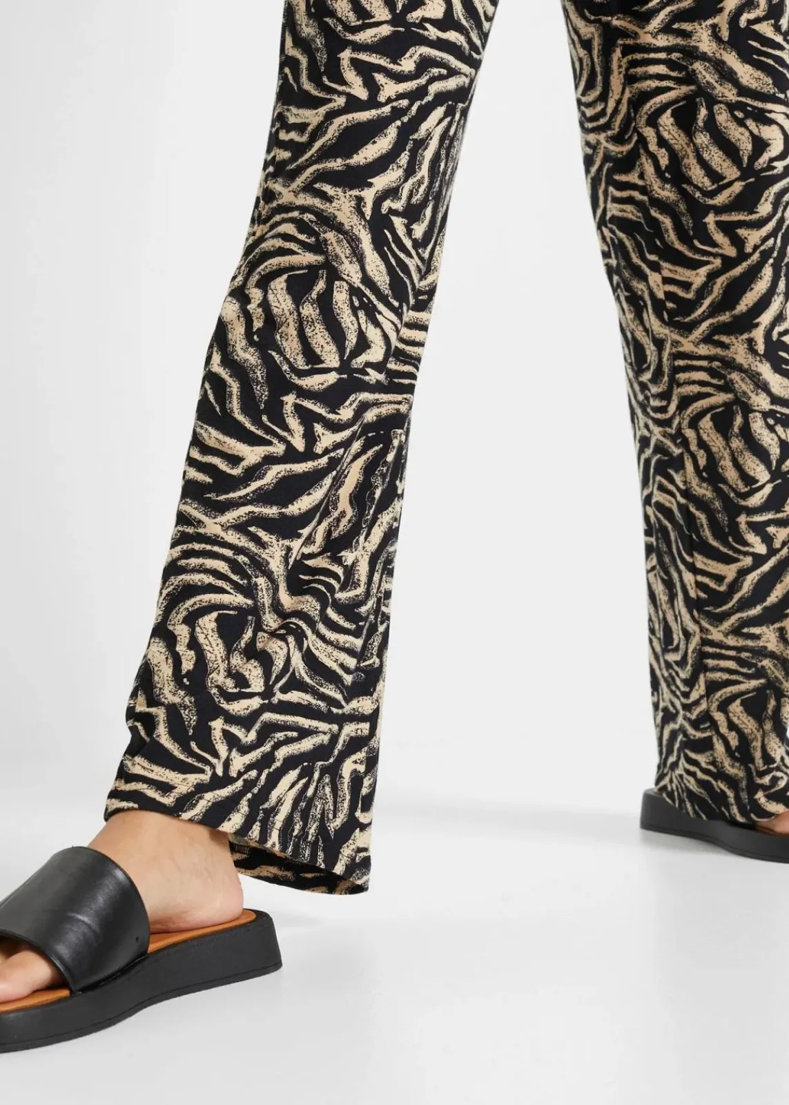 bonprix Bekleidung·Kleider|Hosen^Jersey-Hose aus fließendem Viskose-Mix schwarz/latte macchiato zebra bedruckt