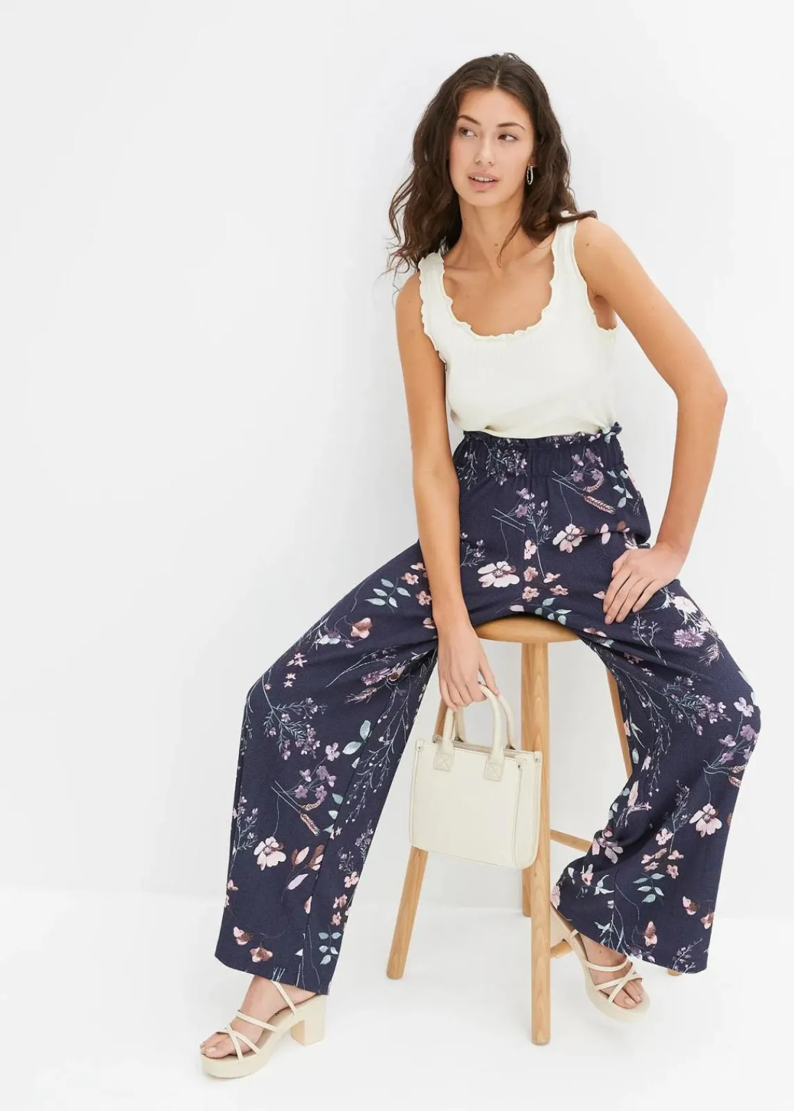 bonprix Hosen|Bekleidung·Kleider^Jersey-Hose aus luftigem Crêpe dunkelblau geblümt