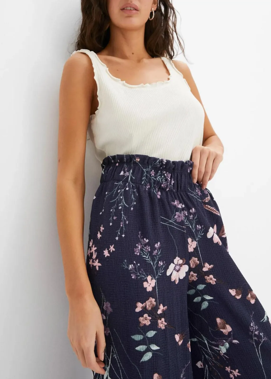 bonprix Hosen|Bekleidung·Kleider^Jersey-Hose aus luftigem Crêpe dunkelblau geblümt