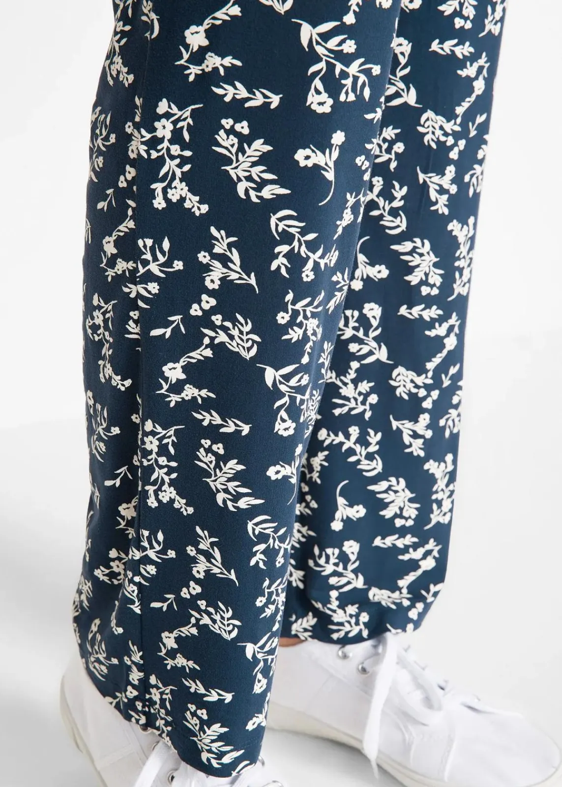 bonprix Bekleidung·Kleider|Hosen^Jersey-Hose aus Viskose-Mix dunkelblau geblümt