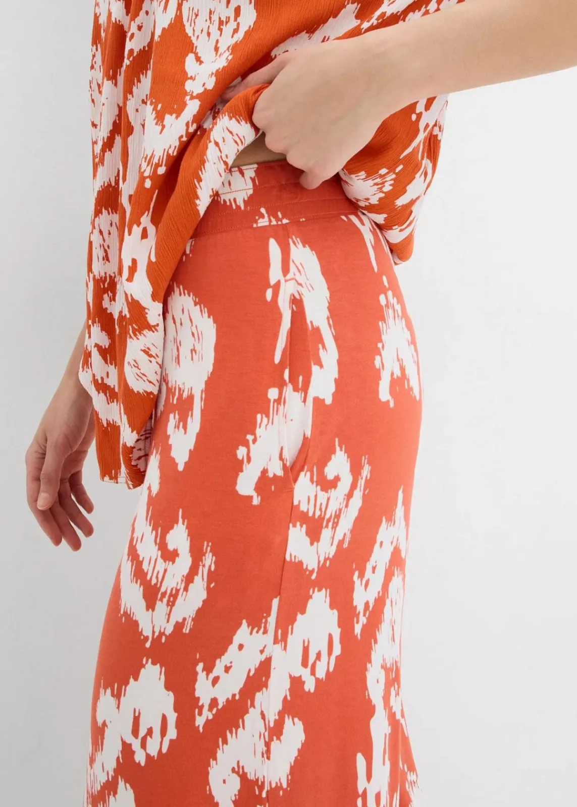 bonprix Bekleidung·Kleider|Zweiteiler & Sets^Jersey-Hose aus Viskose-Mix zimtrot /wollweiß bedruckt