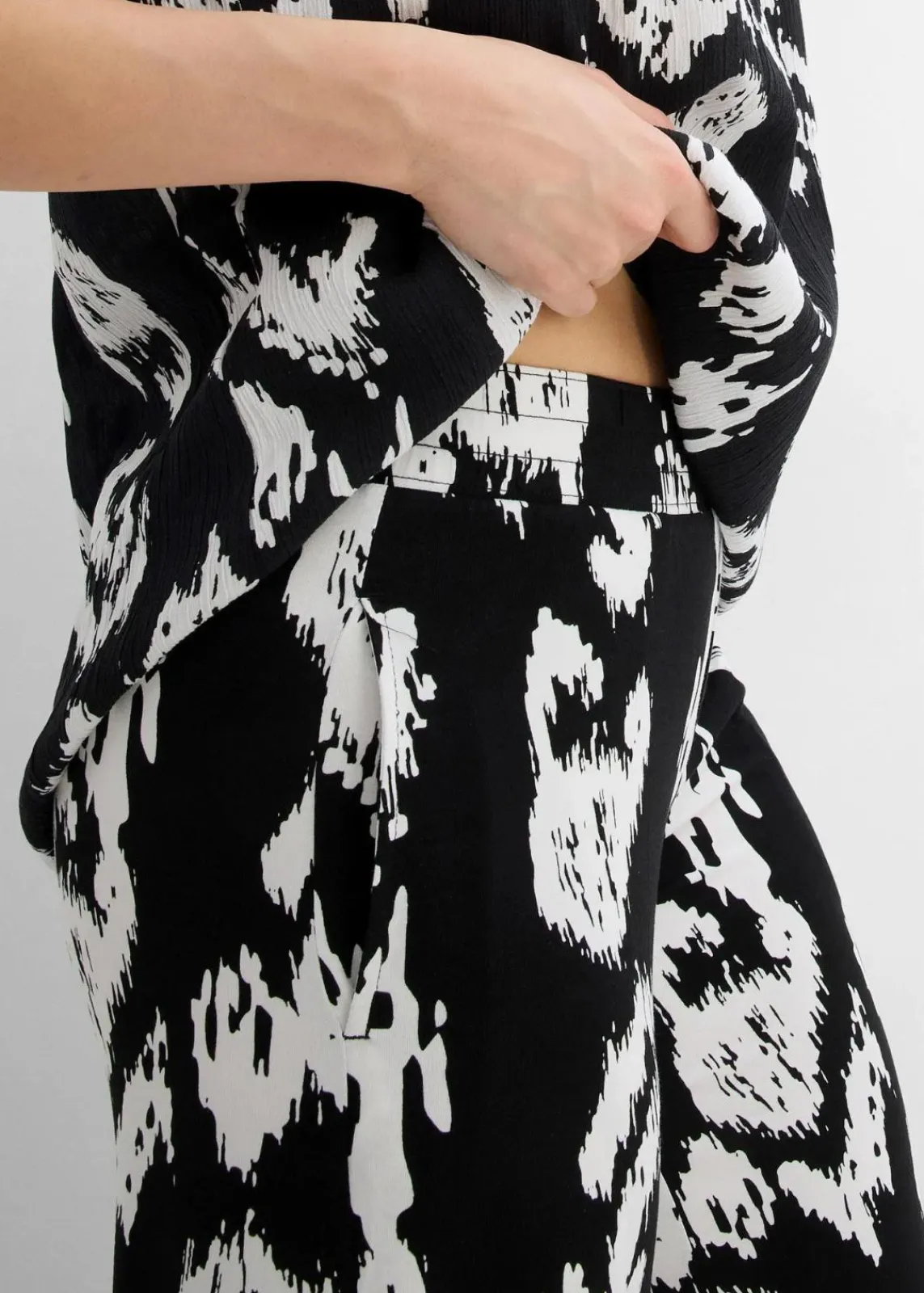 bonprix Hosen|Zweiteiler & Sets^Jersey-Hose aus Viskose-Mix schwarz/wollweiß bedruckt