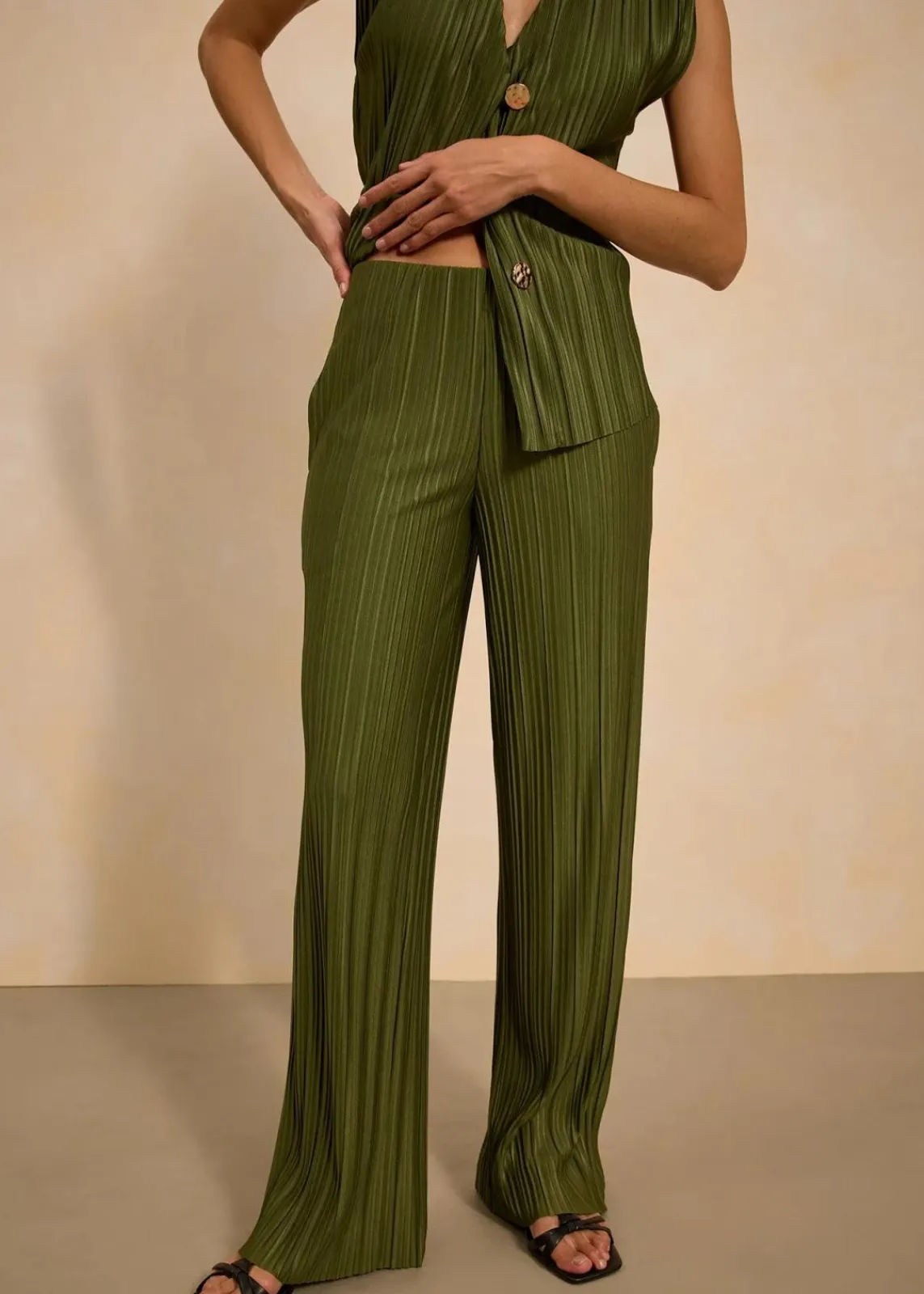 bonprix Bekleidung·Kleider|Hosen^Jersey-Hose mit Plissee dunkelkhaki