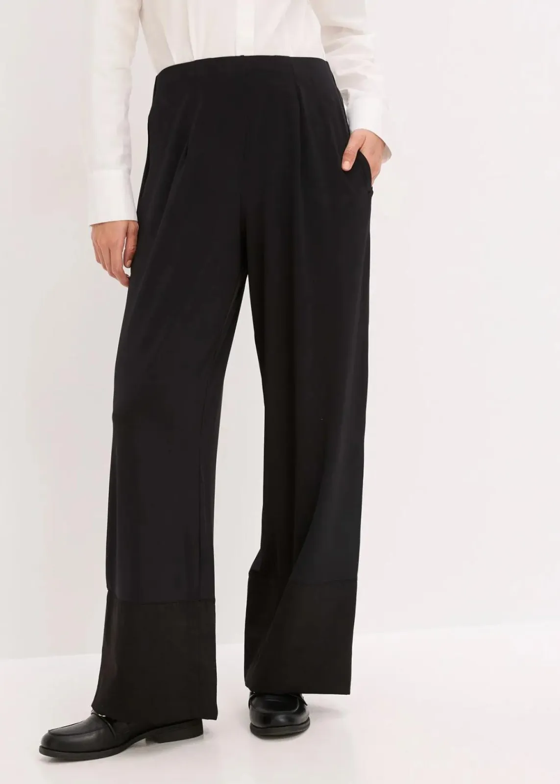 bonprix Bekleidung·Kleider|Hosen^Jersey-Hose mit Satinbesätzen schwarz