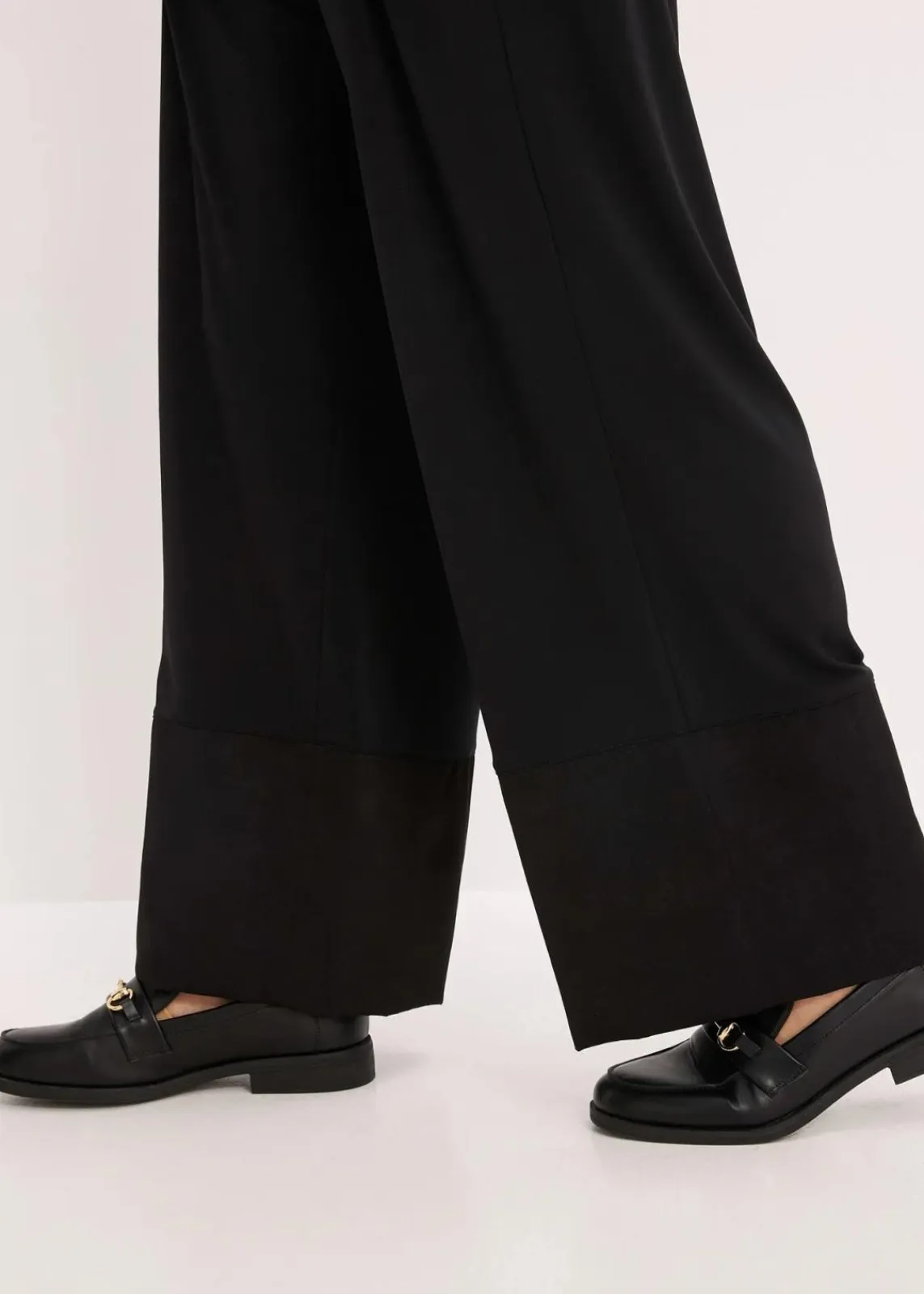 bonprix Bekleidung·Kleider|Hosen^Jersey-Hose mit Satinbesätzen schwarz