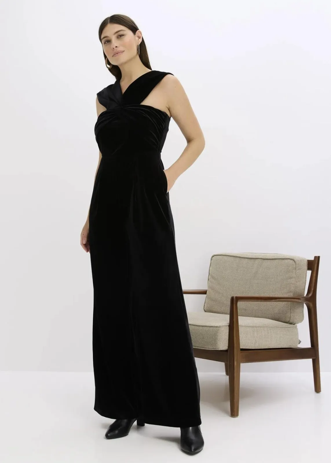bonprix Jumpsuits^Jersey-Jumpsuit aus fließendem Samt schwarz