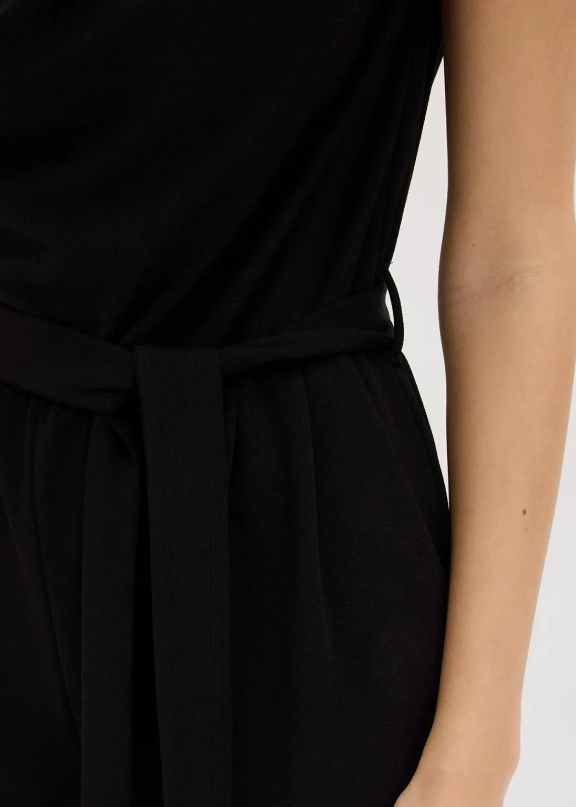 bonprix Bekleidung·Homewear|Jumpsuits^Jersey-Jumpsuit mit Schulterpolster schwarz