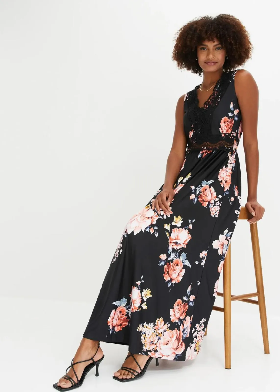 bonprix Kleider^Jerseykleid schwarz/rosa geblümt