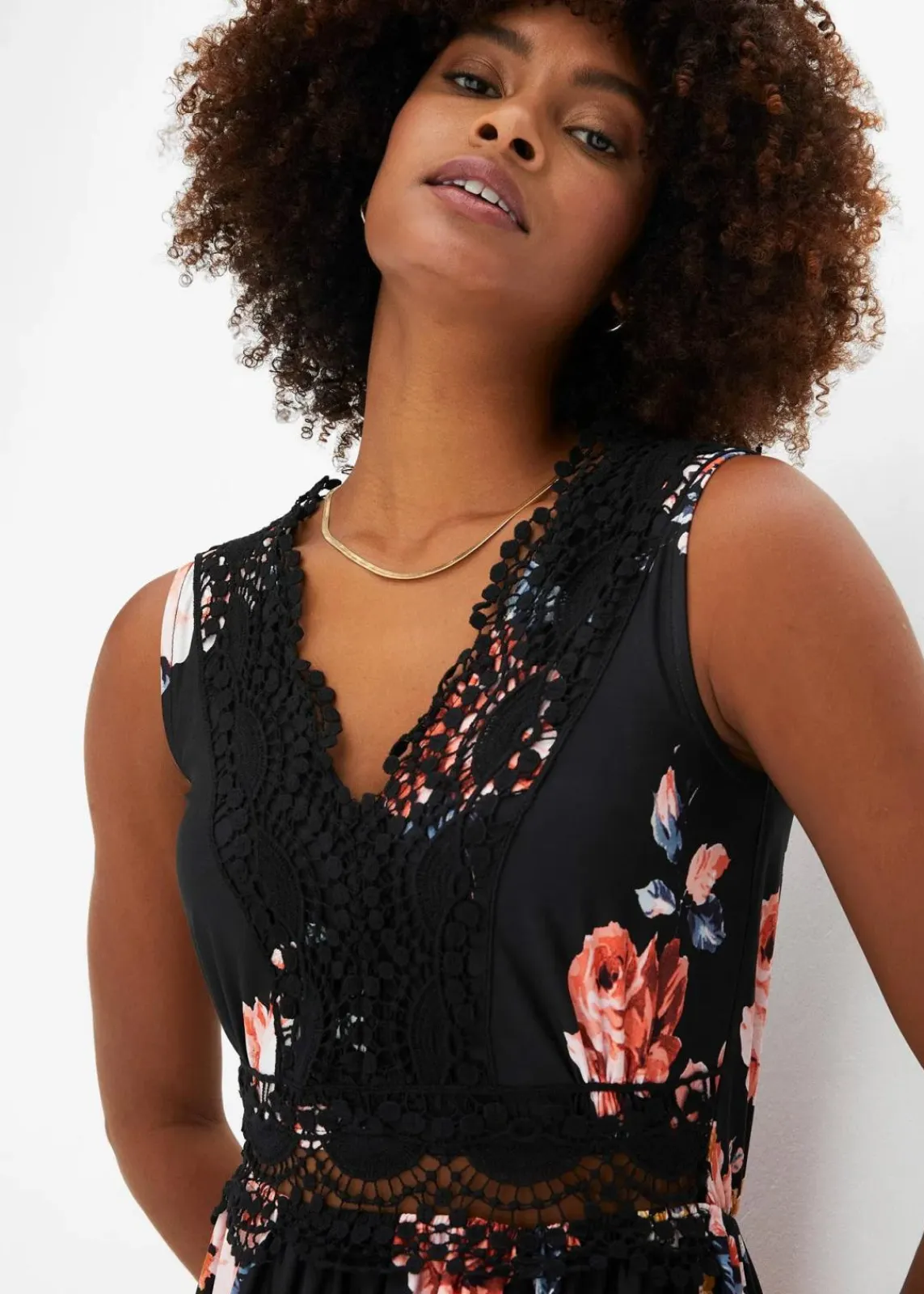 bonprix Kleider^Jerseykleid schwarz/rosa geblümt