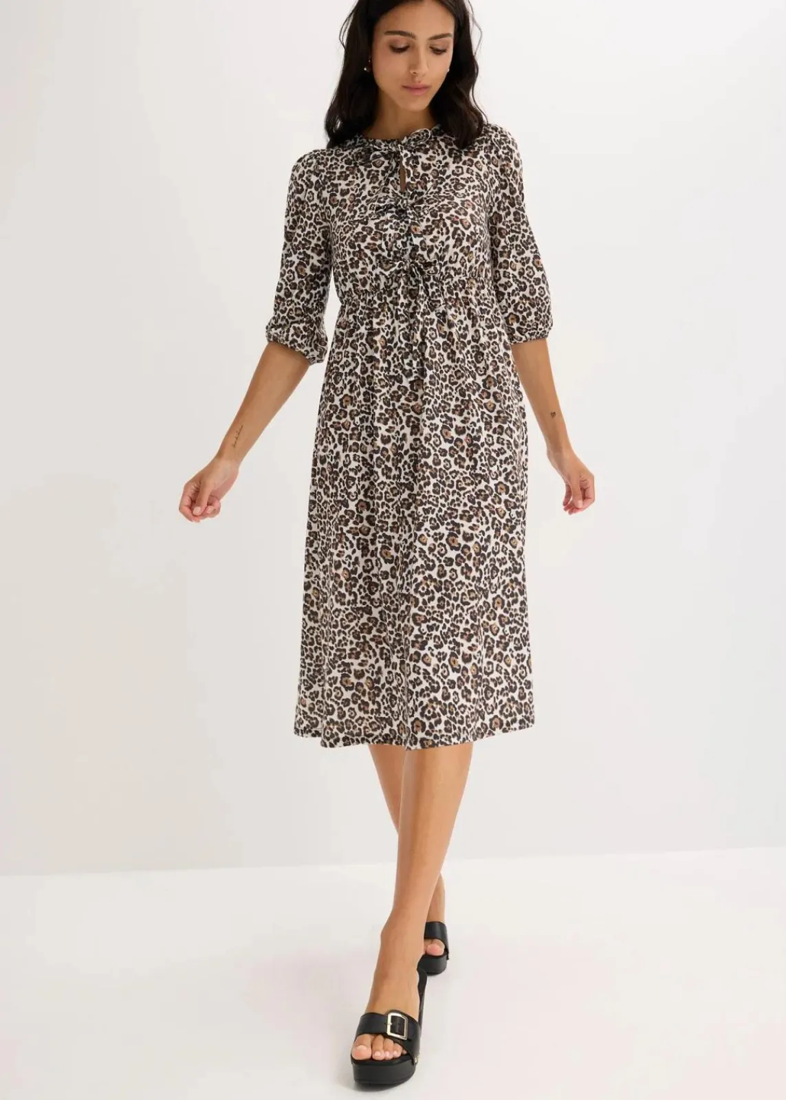 bonprix Bekleidung·Pullover & Strickjacken|Kleider^Jerseykleid beige leo bedruckt