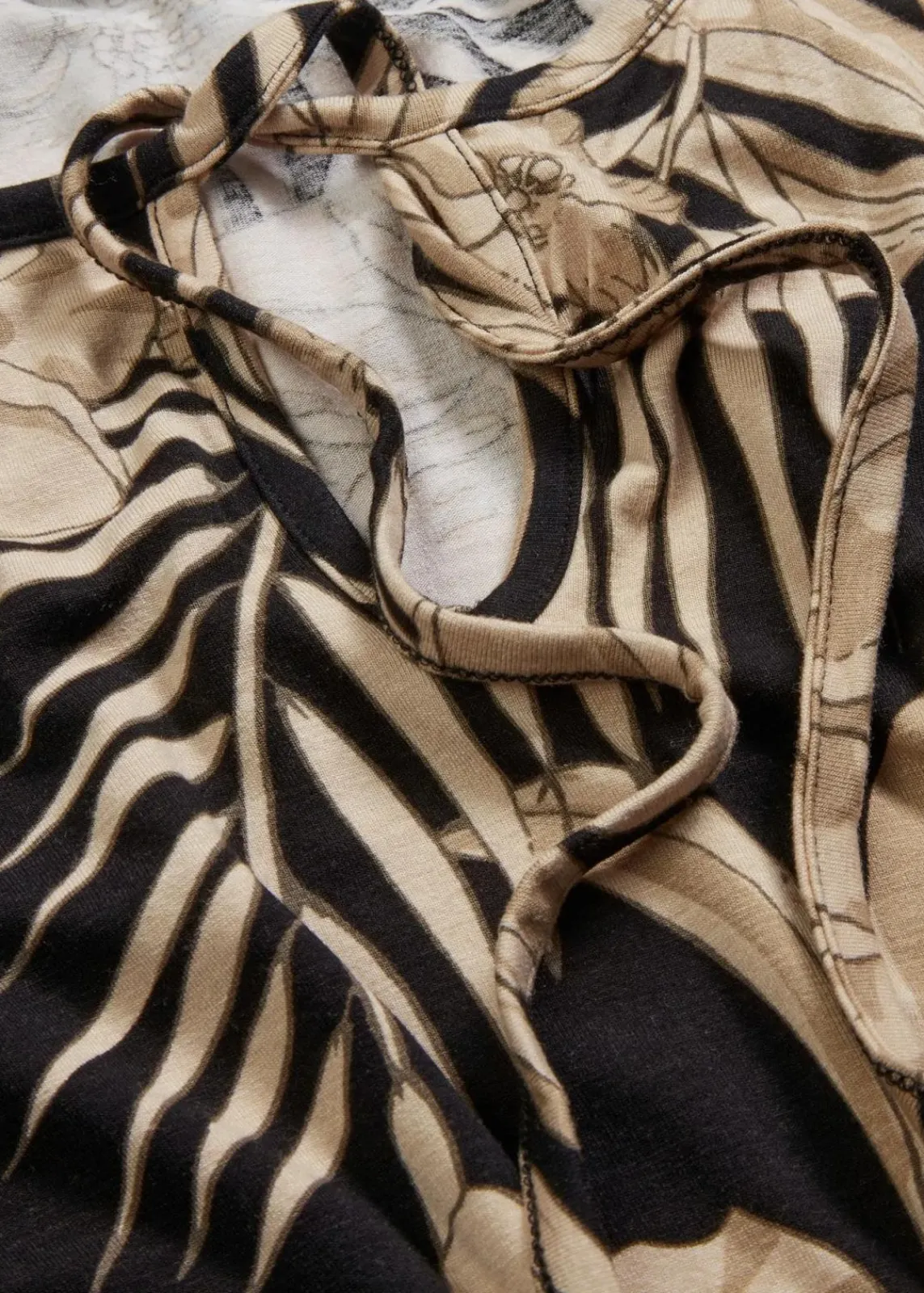 bonprix Bekleidung·Pullover & Strickjacken|Kleider^Jerseykleid schwarz/beige floral