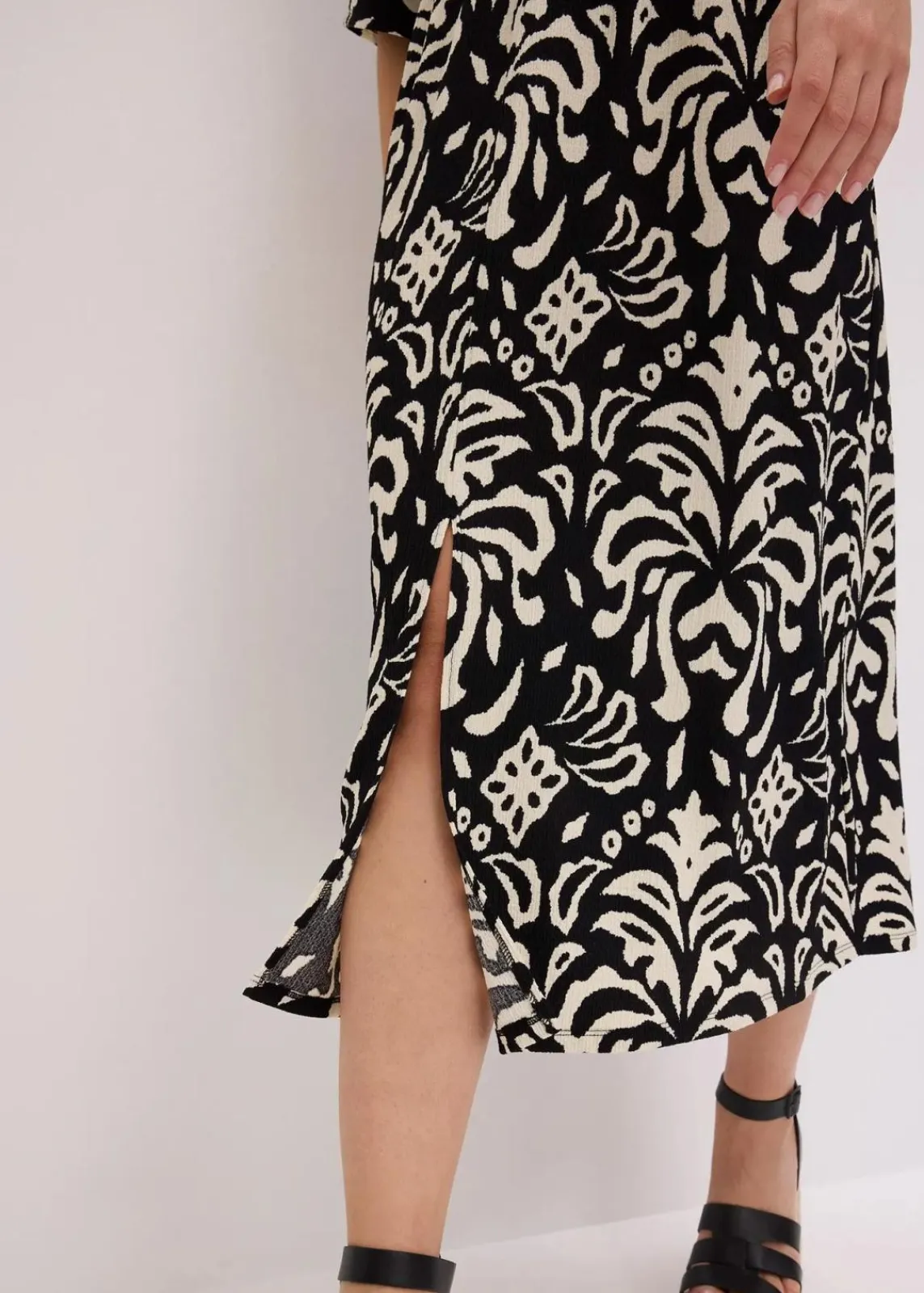 bonprix Bekleidung·Pullover & Strickjacken|Kleider^Jerseykleid schwarz/weiß bedruckt