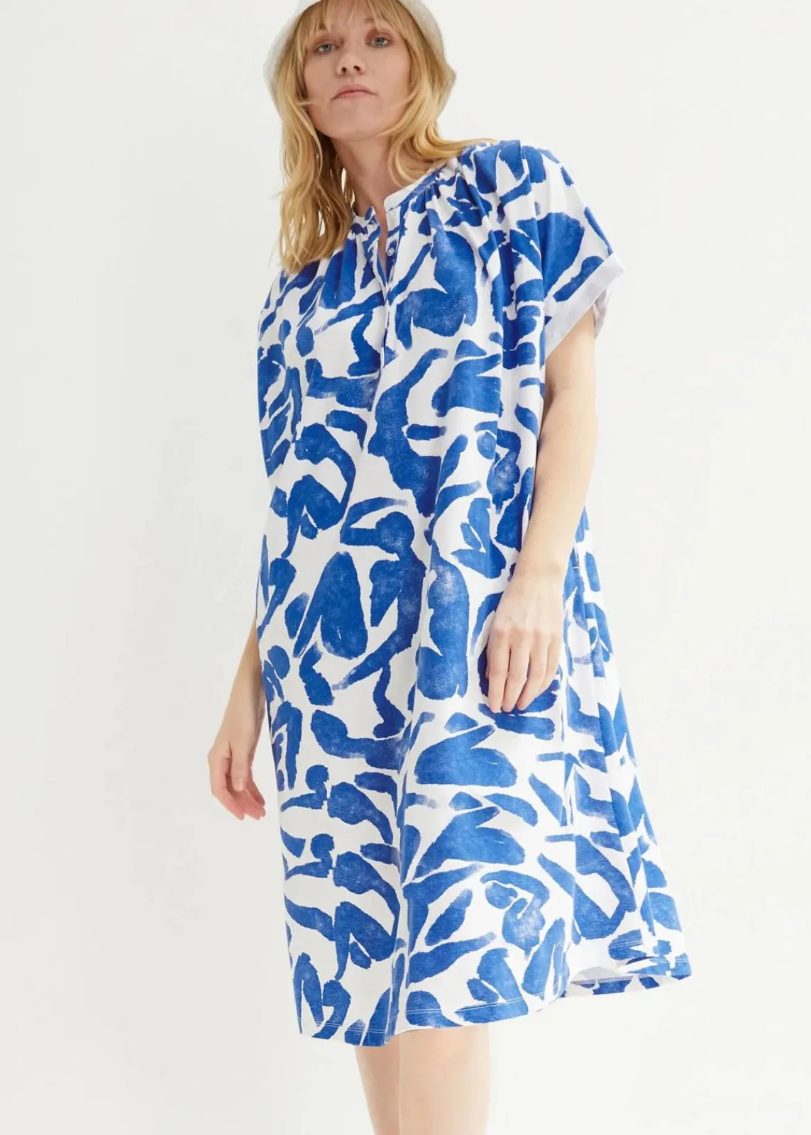 bonprix Nachhaltigere Materialien|Kleider^Jerseykleid edelsteinblau/weiß bedruckt