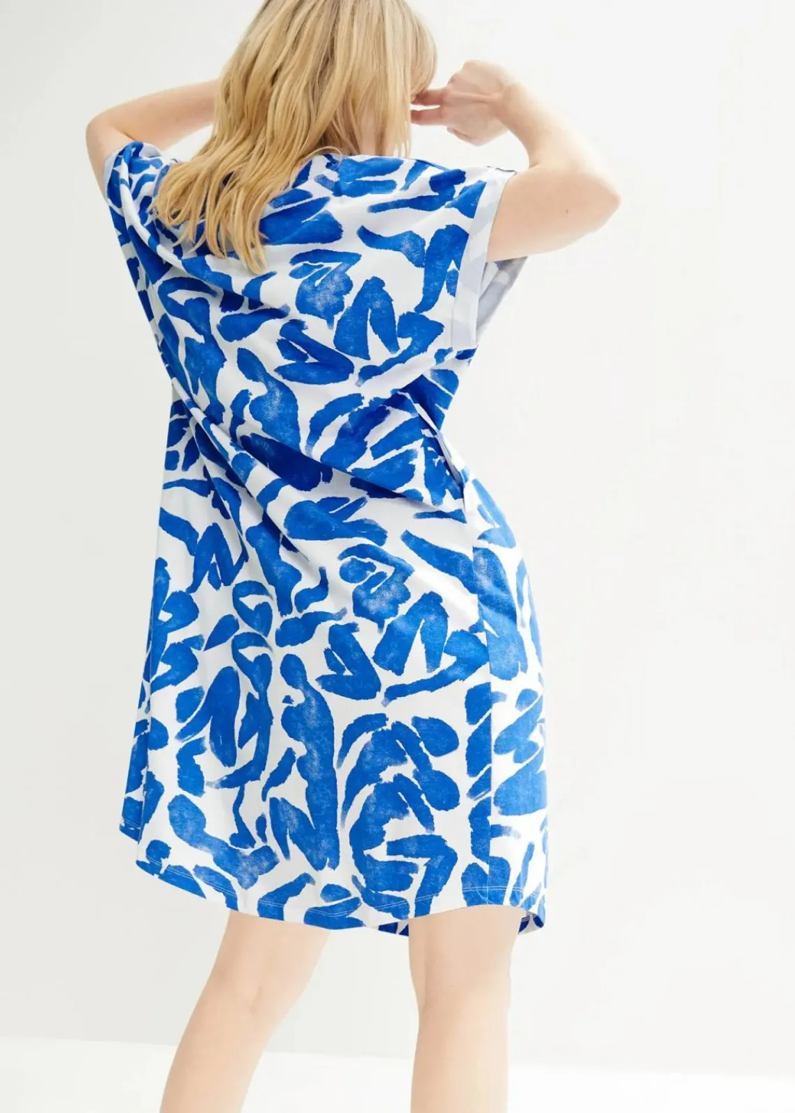 bonprix Nachhaltigere Materialien|Kleider^Jerseykleid edelsteinblau/weiß bedruckt