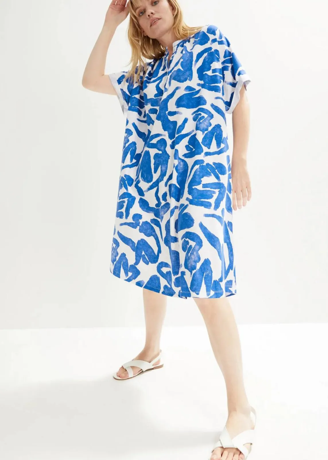 bonprix Nachhaltigere Materialien|Kleider^Jerseykleid edelsteinblau/weiß bedruckt