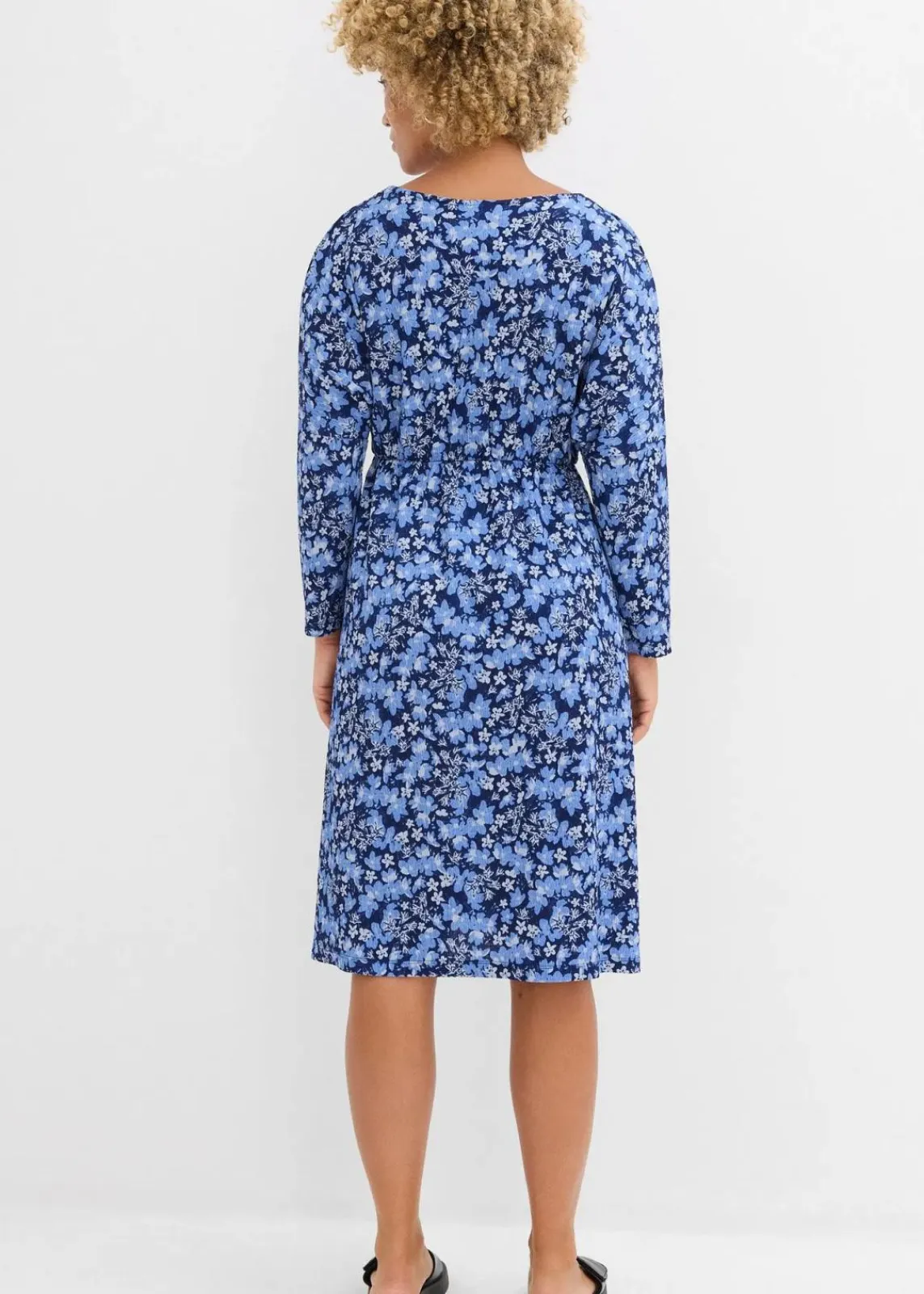 bonprix Kleider^Jerseykleid aus Borkencrepe dunkelblau/wolkenblau geblümt