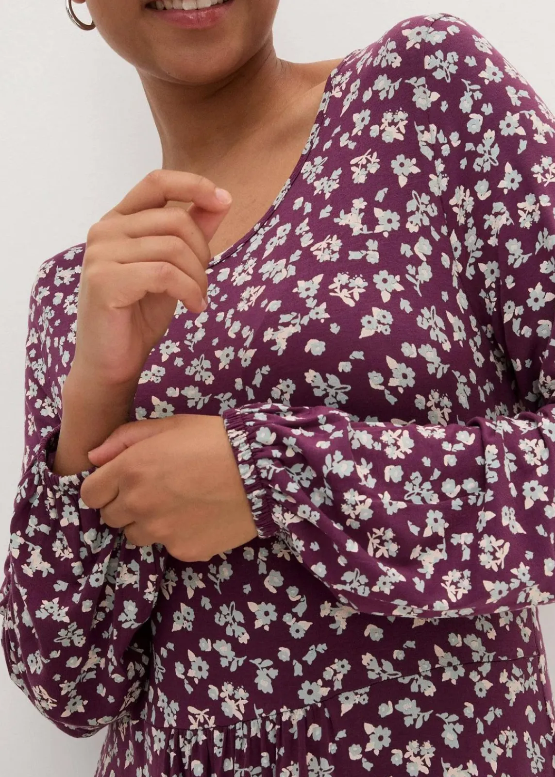bonprix Bekleidung·Pullover & Strickjacken|Kleider^Jerseykleid aus fließendem Viskose-Mix aubergine geblümt